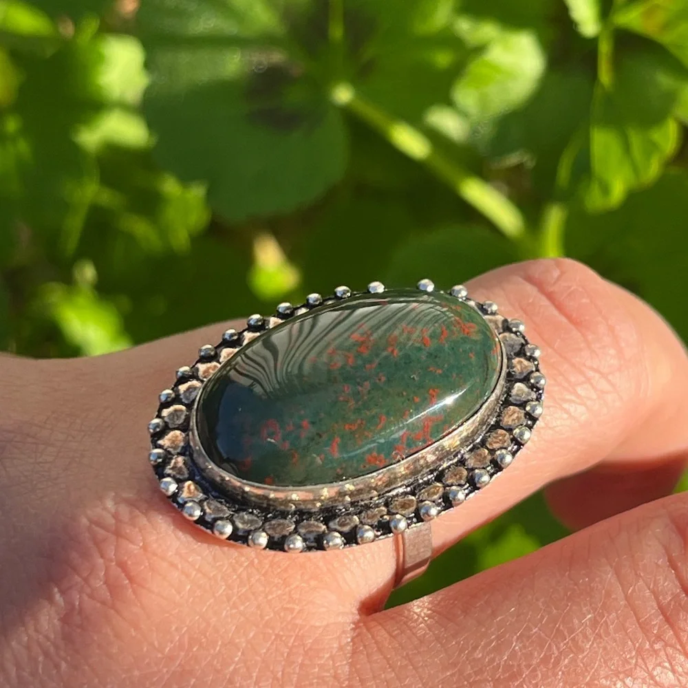 Size 8 925 silver plated bloodstone ring‎